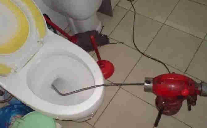 卓资马桶通下水